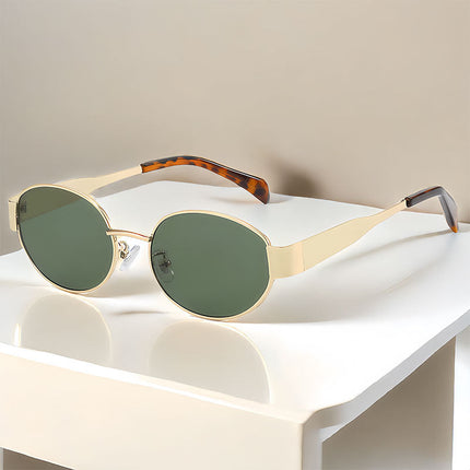Lunettes de soleil rétro sereines